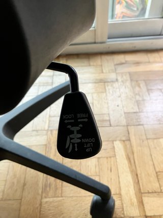 Silla de oficina giratoria negra