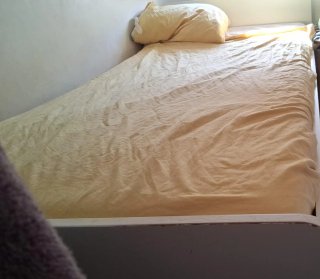 Cama infantil blanca con 4 cajones