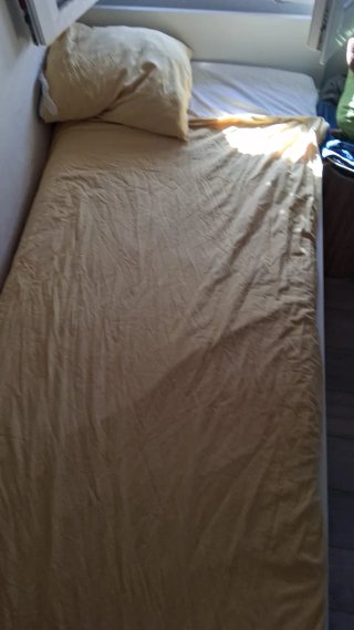 Cama infantil blanca con 4 cajones