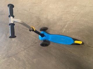 Patinete 3 ruedas niño/a azul y amarillo