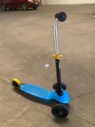 Patinete 3 ruedas niño/a azul y amarillo