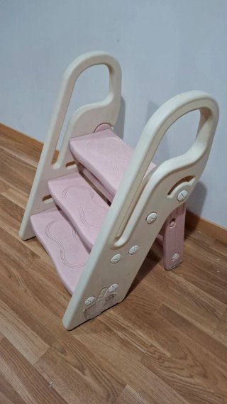Escalera infantil plegable para lavabo