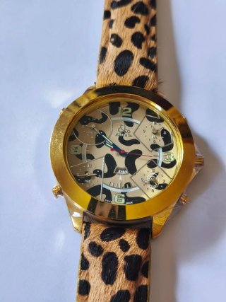 Reloj Jacob 5 usos horarios chapado en oro