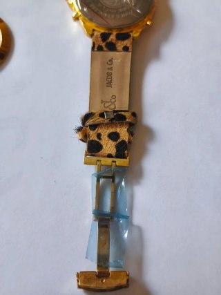 Reloj Jacob 5 usos horarios chapado en oro