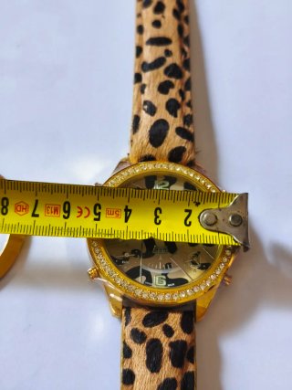 Reloj Jacob 5 usos horarios chapado en oro