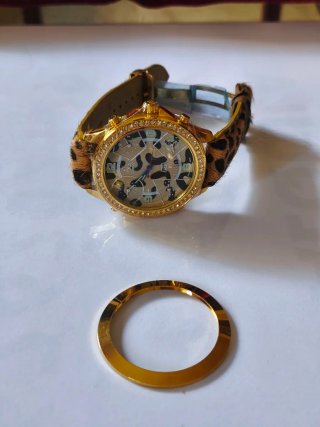 Reloj Jacob 5 usos horarios chapado en oro