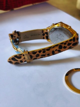 Reloj Jacob 5 usos horarios chapado en oro