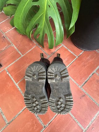 Stivali Dr. Martens in pelle con piattaforma da donna
