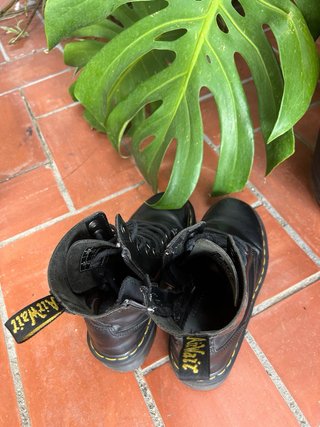 Stivali Dr. Martens in pelle con piattaforma da donna