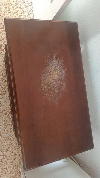 Mesa auxiliar con ruedas