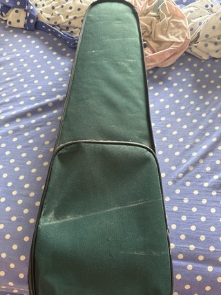 Violín casi nuevo con funda y arco