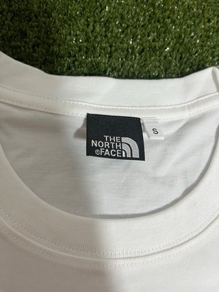 Camiseta The North Face Blanca