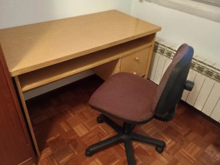 Mesa de estudio y silla de oficina