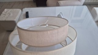 Lámpara de tela beige para salón