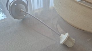 Lámpara de tela beige para salón