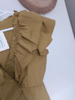Blusa verde con volantes