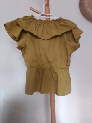 Blusa verde con volantes