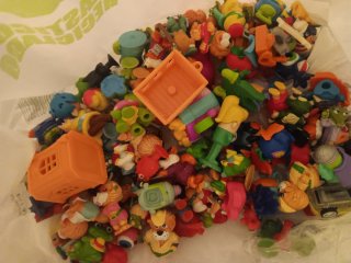 Lote de Cientos de Figuras Pequeñas