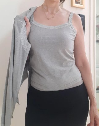 Completo List top e cardigan grigio