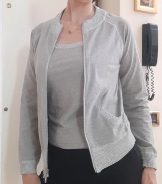 Completo List top e cardigan grigio