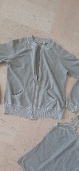 Completo List top e cardigan grigio