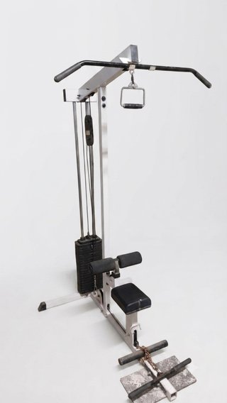 Máquina de gimnasio: Jalón al pecho y remo