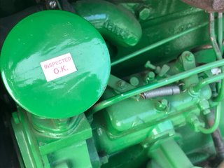 Tractor John Deere 515 restaurado con segadora