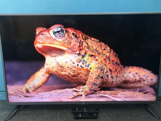 Televisor LED LG de 32 pulgadas, Smart TV.