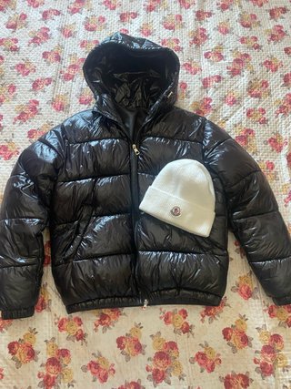 Moncler Giubbotto e Berretto Nero Bianco