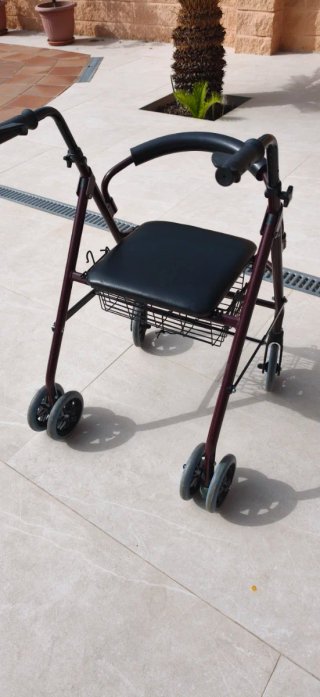 Andador para personas mayores con asiento