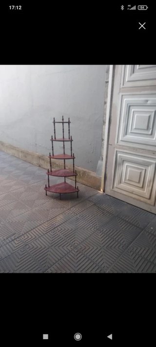 Rinconera de madera antigua