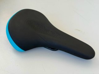 Sillín Fizik Alpaca Mobius Terra 145mm celeste