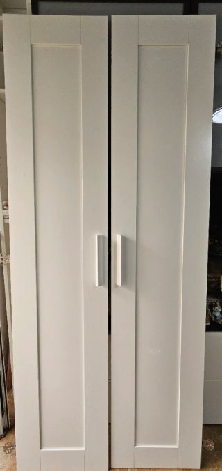 Armario blanco de madera