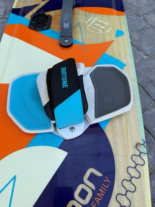 Tabla Kitesurf Takoon Source 145x43 con pads Vario