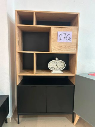Estantería de madera y metal