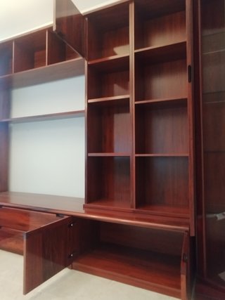 Mueble TV salón nogal cristal y madera