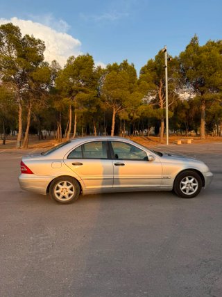 Mercedes-Benz 220 2003