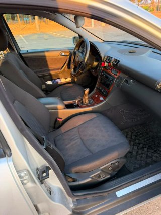 Mercedes-Benz 220 2003