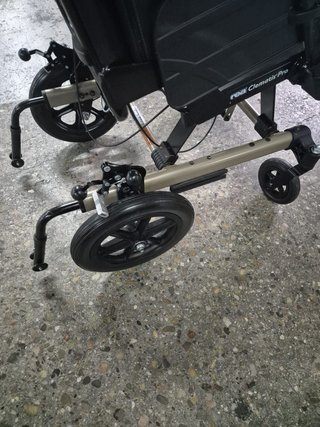Silla de Ruedas Oscilante y Reclinable