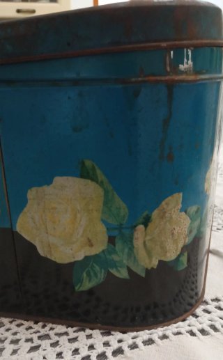Scatola vintage in latta "Taglia"
