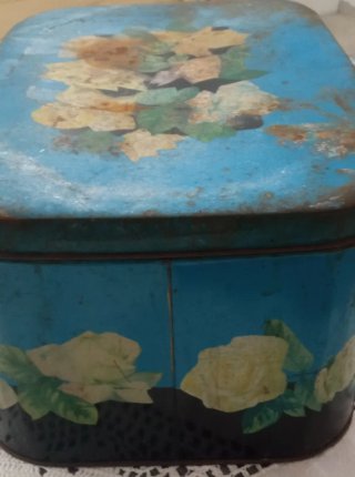 Scatola vintage in latta "Taglia"