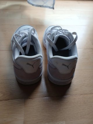 Zapatillas Puma Violetas y Blancas