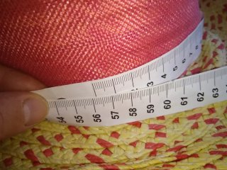 Cappello di paglia con fiocco rosa