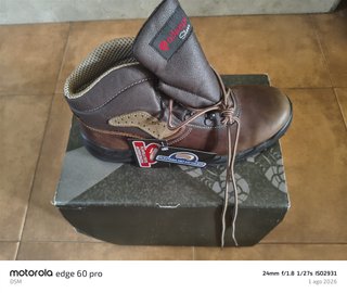 Botas de seguridad Adeepi. Talla 44. Nuevas
