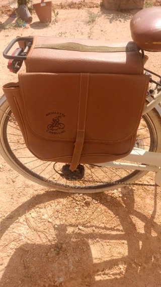 Bicicleta estilo vintage de paseo color crema con