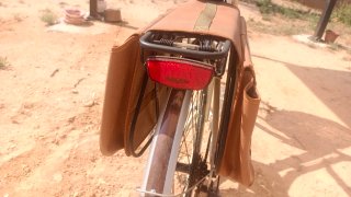 Bicicleta estilo vintage de paseo color crema con