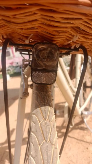 Bicicleta estilo vintage de paseo color crema con