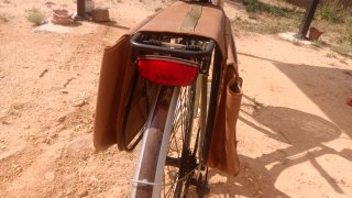 Bicicleta estilo vintage de paseo color crema con