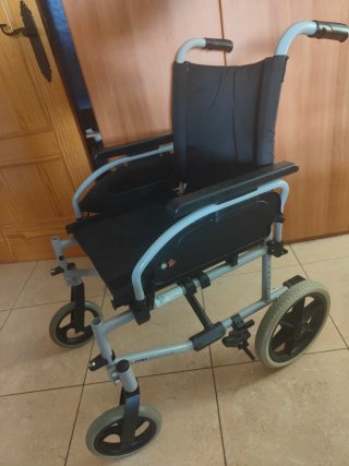 Silla de ruedas de calidad. Como nueva