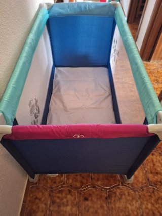 Cuna de viaje o parque infantil